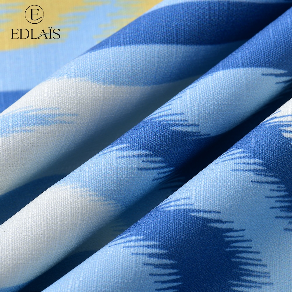 Détail de la toile canvas épaisse et résistante motif Ikat bleu et jaune